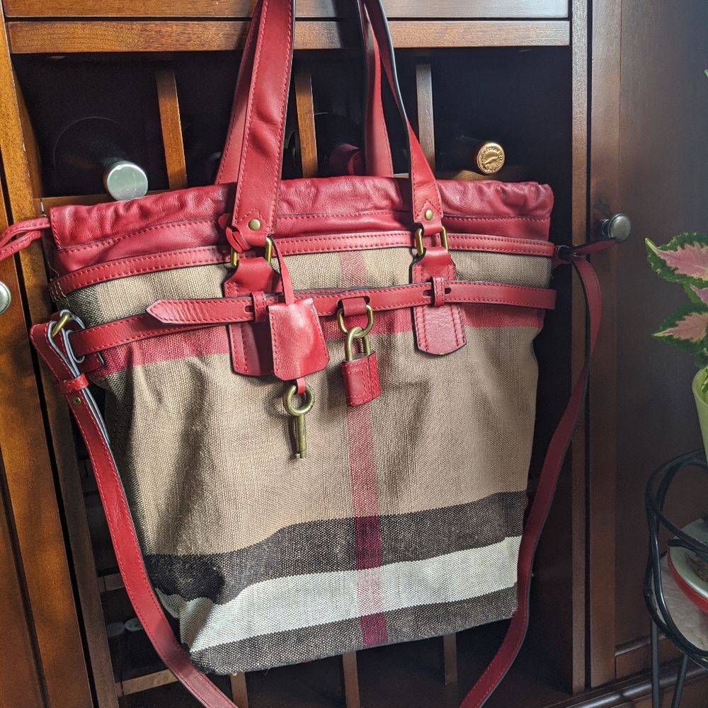 SOLD**🍎🍎🍎BURBERRY Brit house check tote bag